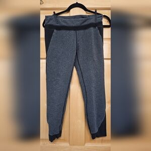Lululemon Cropped Joggers, size 8, low rise, key pocket, pre loved